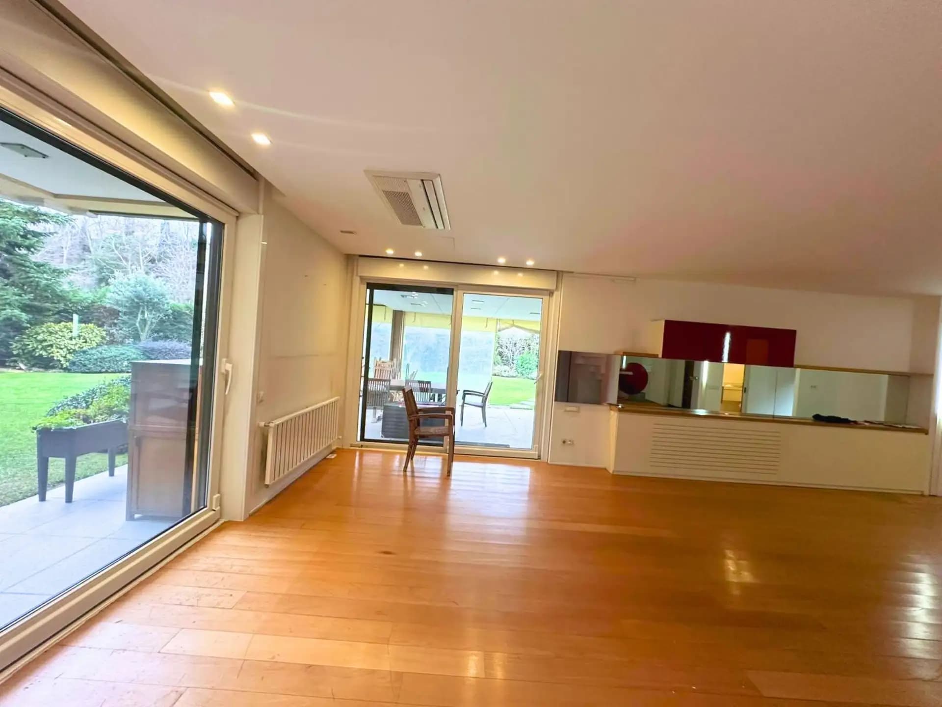 Sarıyer Sedatkent'te Boğaz Manzaralı Satılık Villa 400m² /LUX