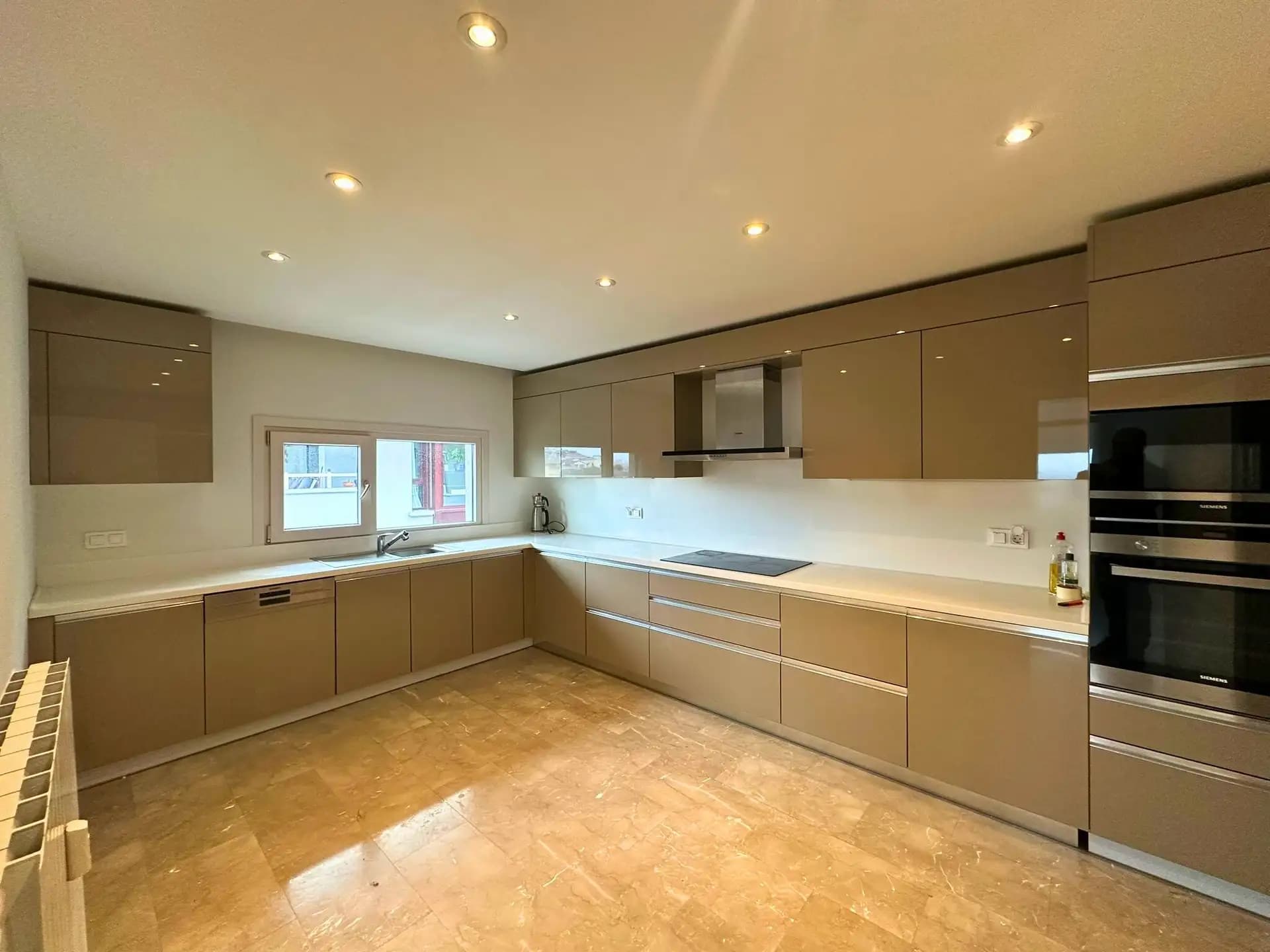 Nurol Tarabya Sitesinde 285m2 5+1 Manzaralı Çatı Dubleksi /LUX