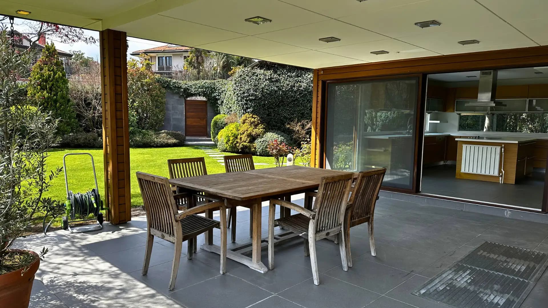 Sarıyer Sedatkent'te Boğaz Manzaralı Satılık Villa 400m²