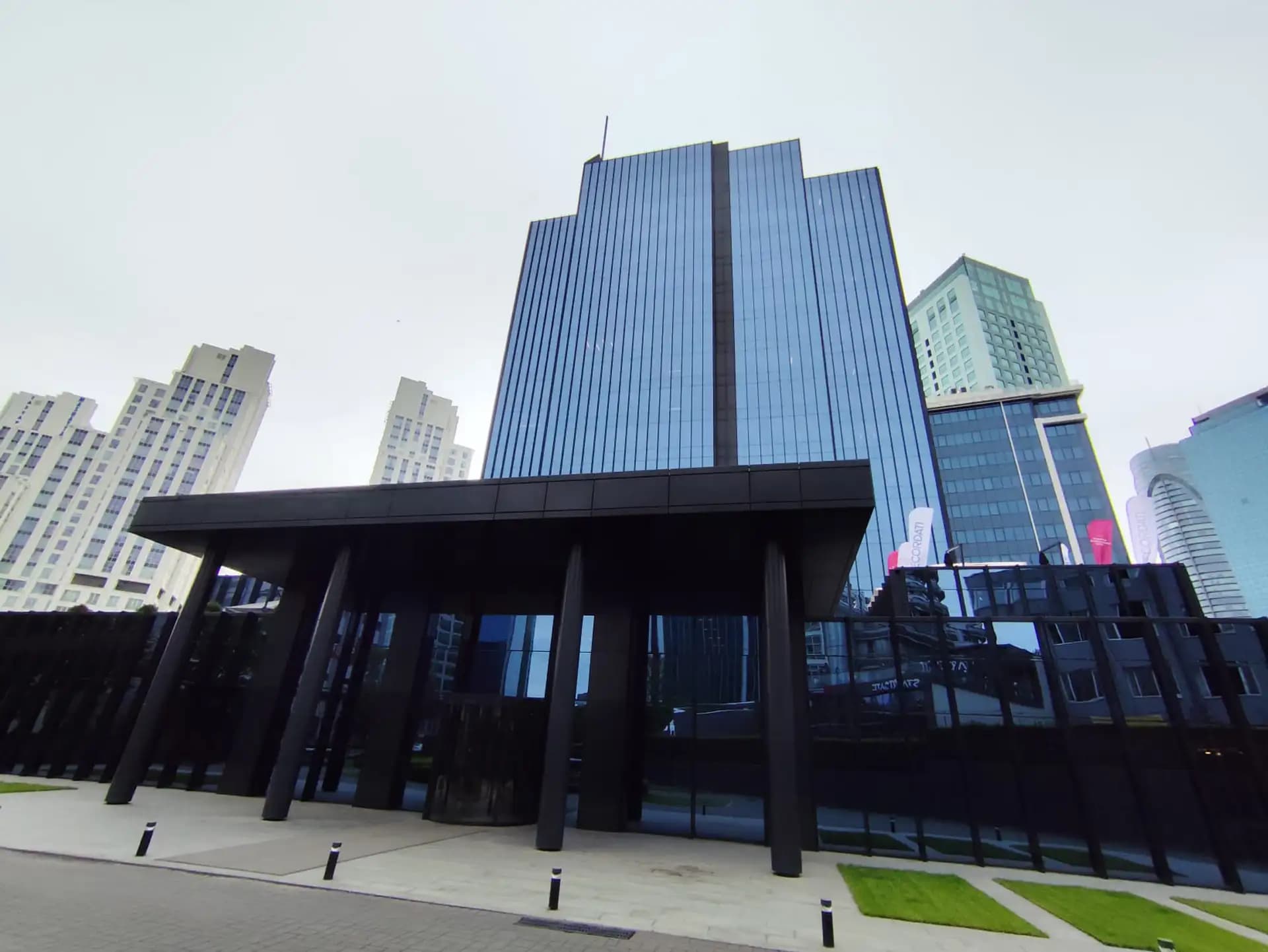 Maslak A Plus Plazada 3000m2 Dekorasyonlu Kiralık Ofis